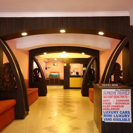 Hotel Charring Cross Уті Екстер'єр фото