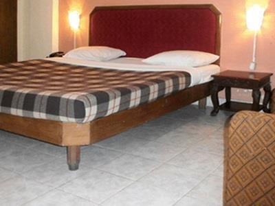 Hotel Charring Cross Уті Екстер'єр фото
