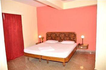 Hotel Charring Cross Уті Екстер'єр фото
