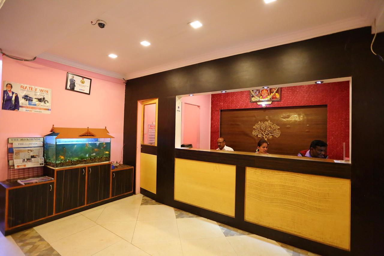 Hotel Charring Cross Уті Екстер'єр фото