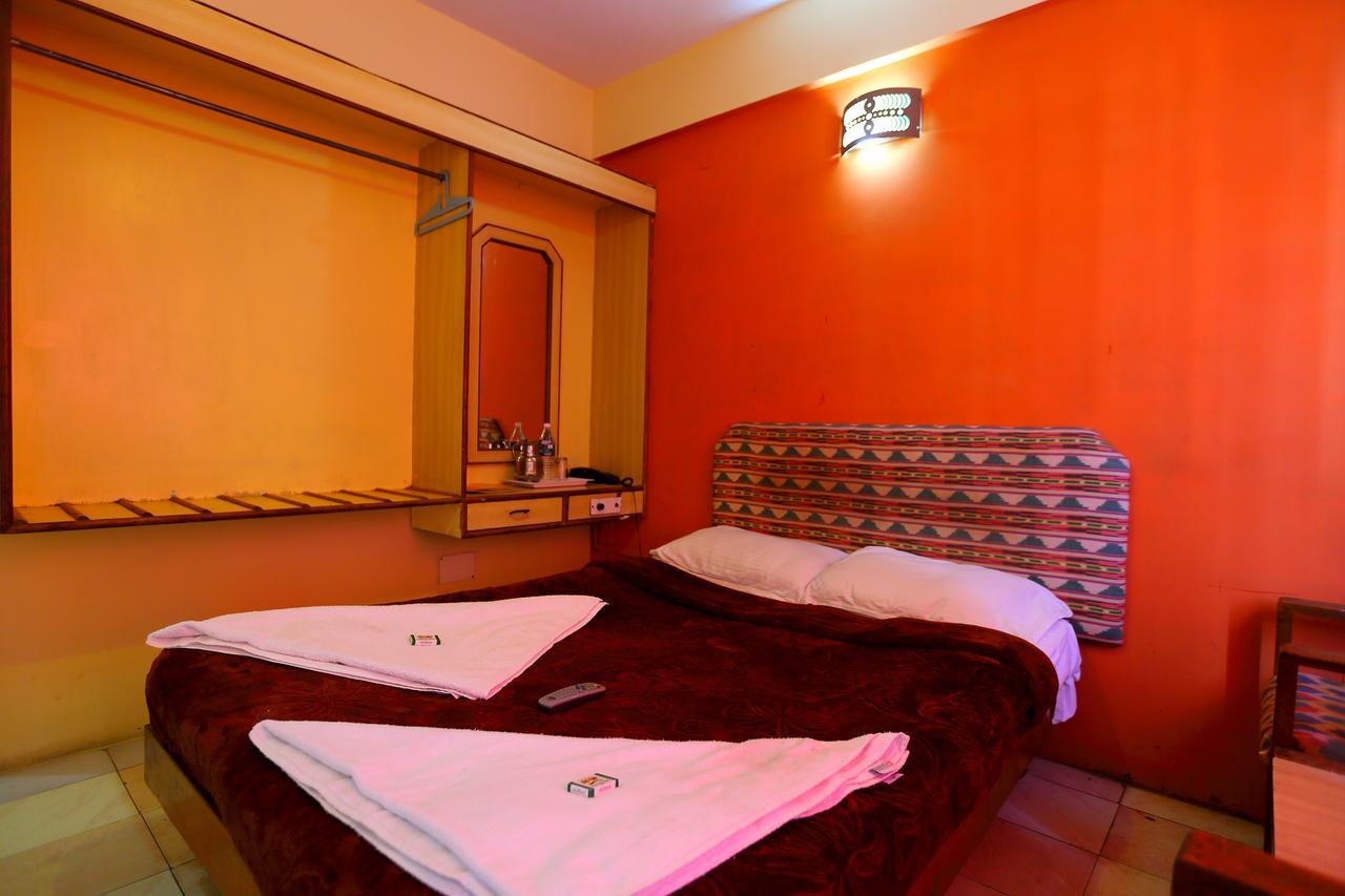 Hotel Charring Cross Уті Екстер'єр фото