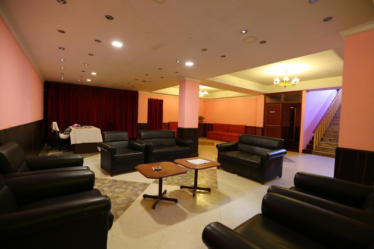 Hotel Charring Cross Уті Екстер'єр фото