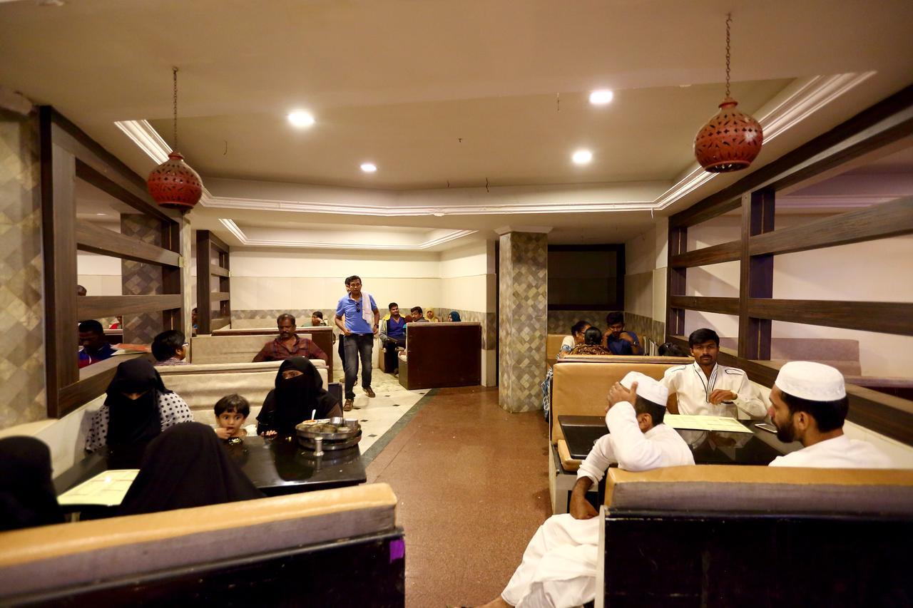 Hotel Charring Cross Уті Екстер'єр фото